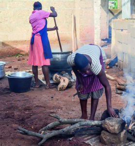 Skolkök ute i Ghana