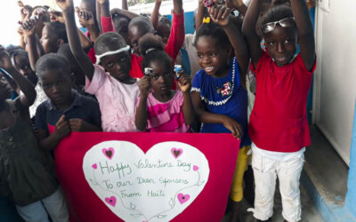 Barna på Haiti ønsker alle en god valentinsdag!